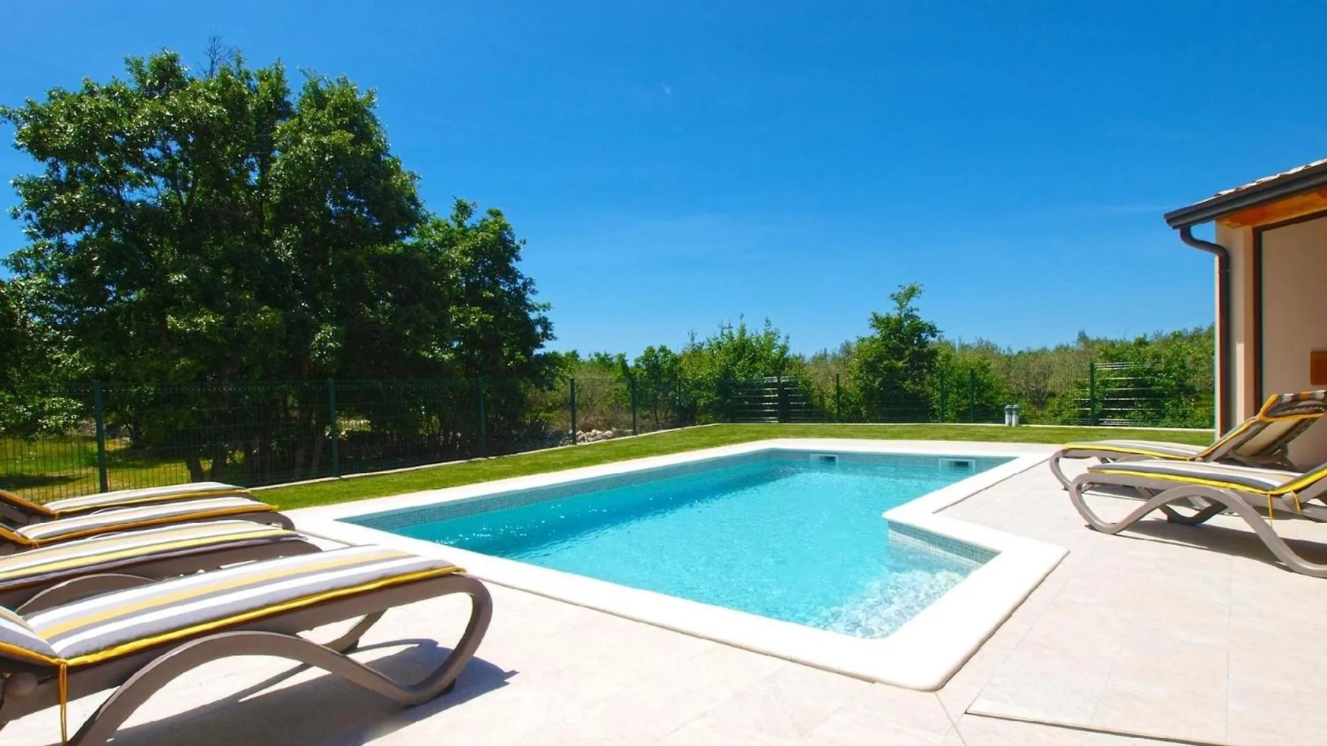 Ferienhaus Mit Privatpool Fuer 8 Personen Ca 210 Qm In Butkovici, Istrien Binnenland Von Istrien Juršići Casa de Férias