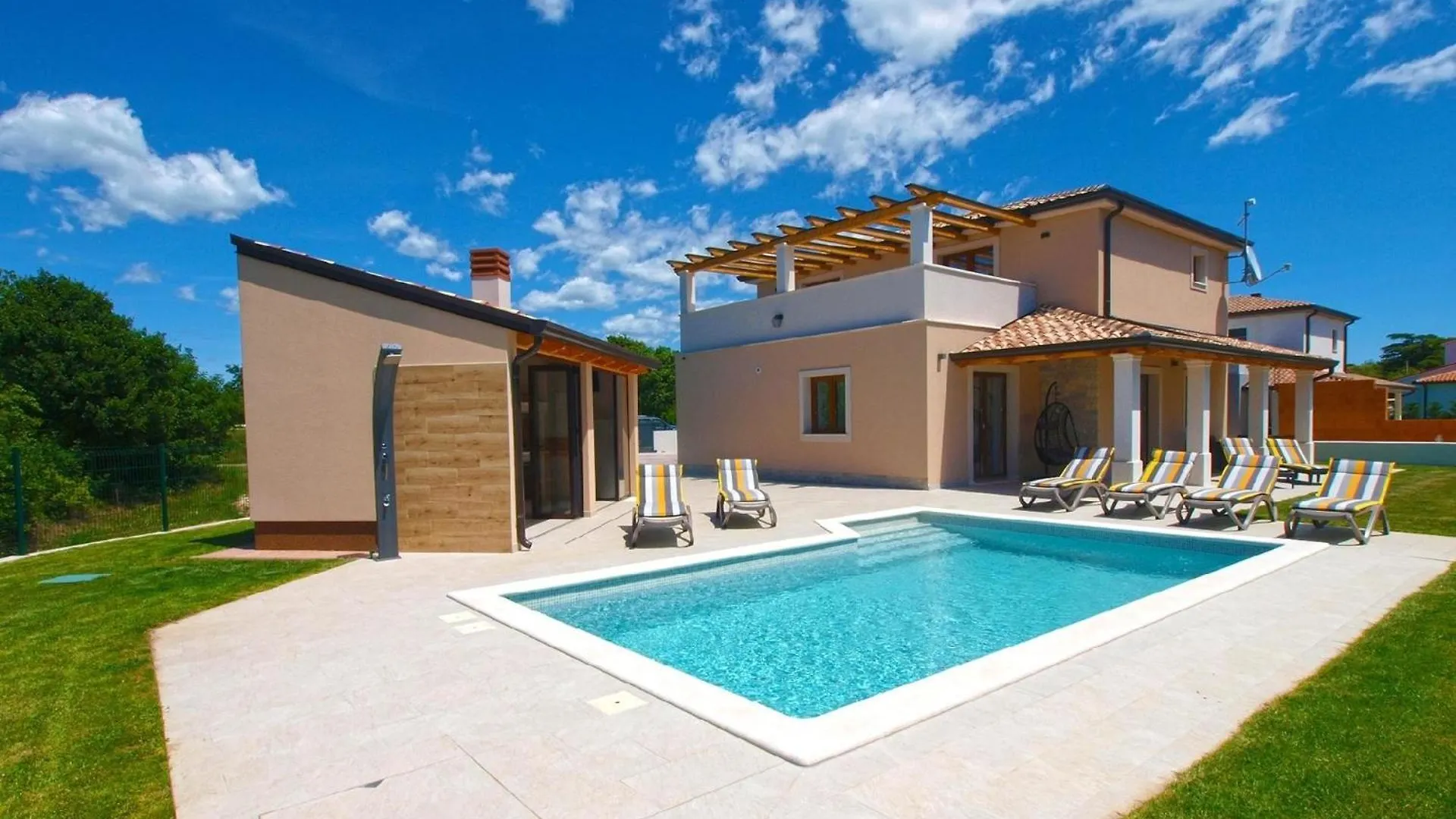 Ferienhaus Mit Privatpool Fuer 8 Personen Ca 210 Qm In Butkovici, Istrien Binnenland Von Istrien Juršići
